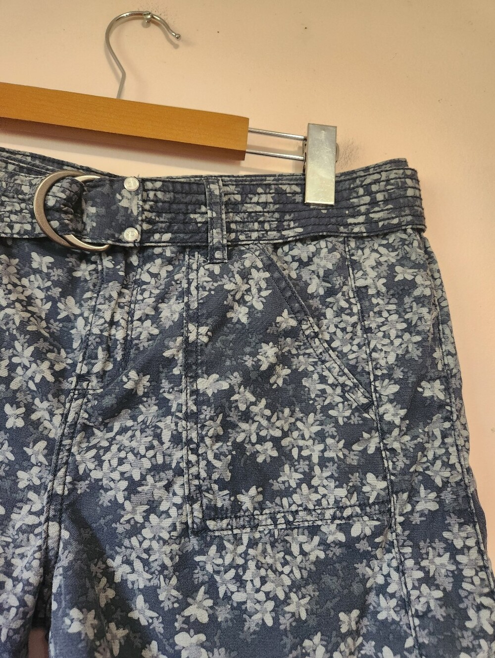 Calvin Klein Jeans Y2K Blue Floral Belted Utility Shorts Size 4 EUC Like New - Picture 3 of 12